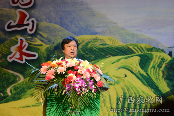 桂林市副市长谢灵忠推介桂林名特优农产品