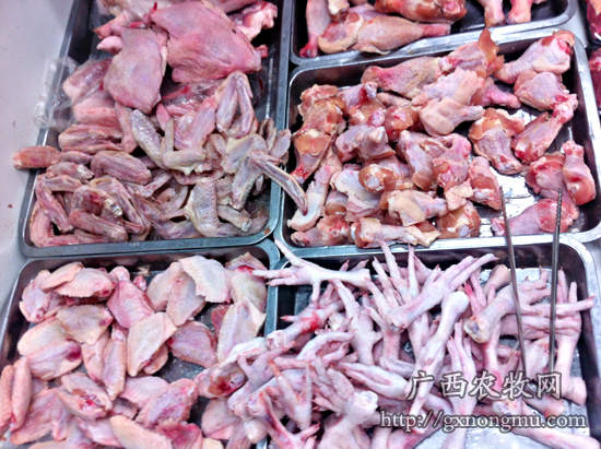 “农超对接”的超市里贩卖的本地肉类产品