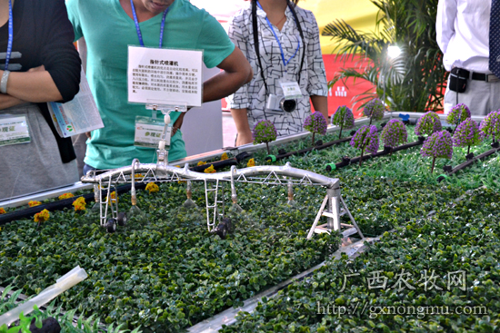 展会上展览的先进灌溉机器模型